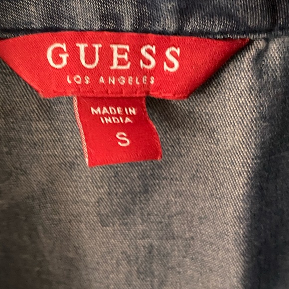 Guess shoulder cut out shirt - Picture 2 of 3